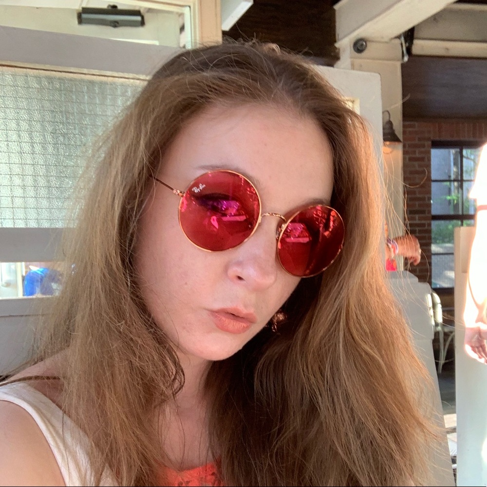 Meet your Posher, Genevieve